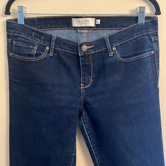 Abercrombie and Fitch Erin Straight Jeans Long - Picture 2 of 7